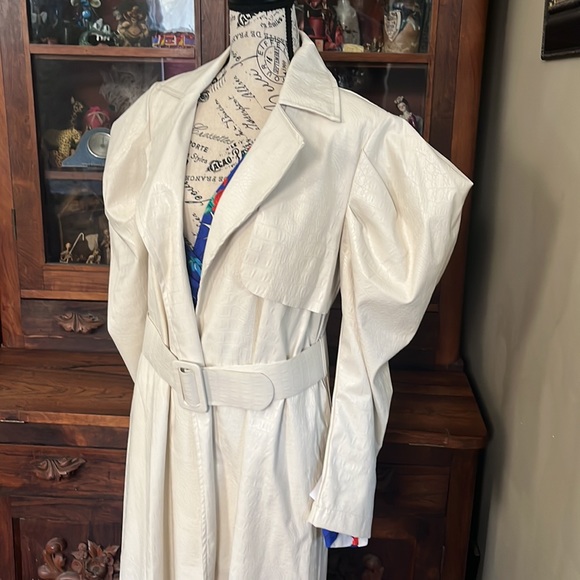 Faux Leather Single Breasted White trench w Statement Sleeve - Picture 9 of 15